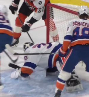 Илья Сорокин в матче против «Филадельфии» оформил шестой «сухарь» в сезоне НХЛ