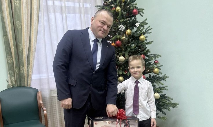 Подарки от полпреда Анатолия Серышева получили еще пятеро участников акции «Елка желаний»