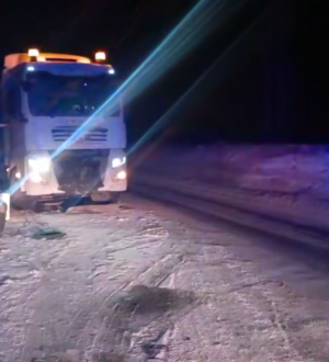 В Кузбассе водитель сломавшейся фуры застрял на трассе на 10 дней