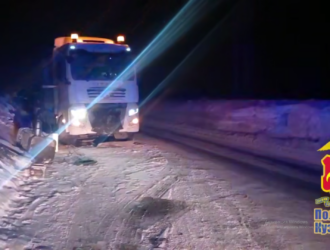 В Кузбассе водитель сломавшейся фуры застрял на трассе на 10 дней