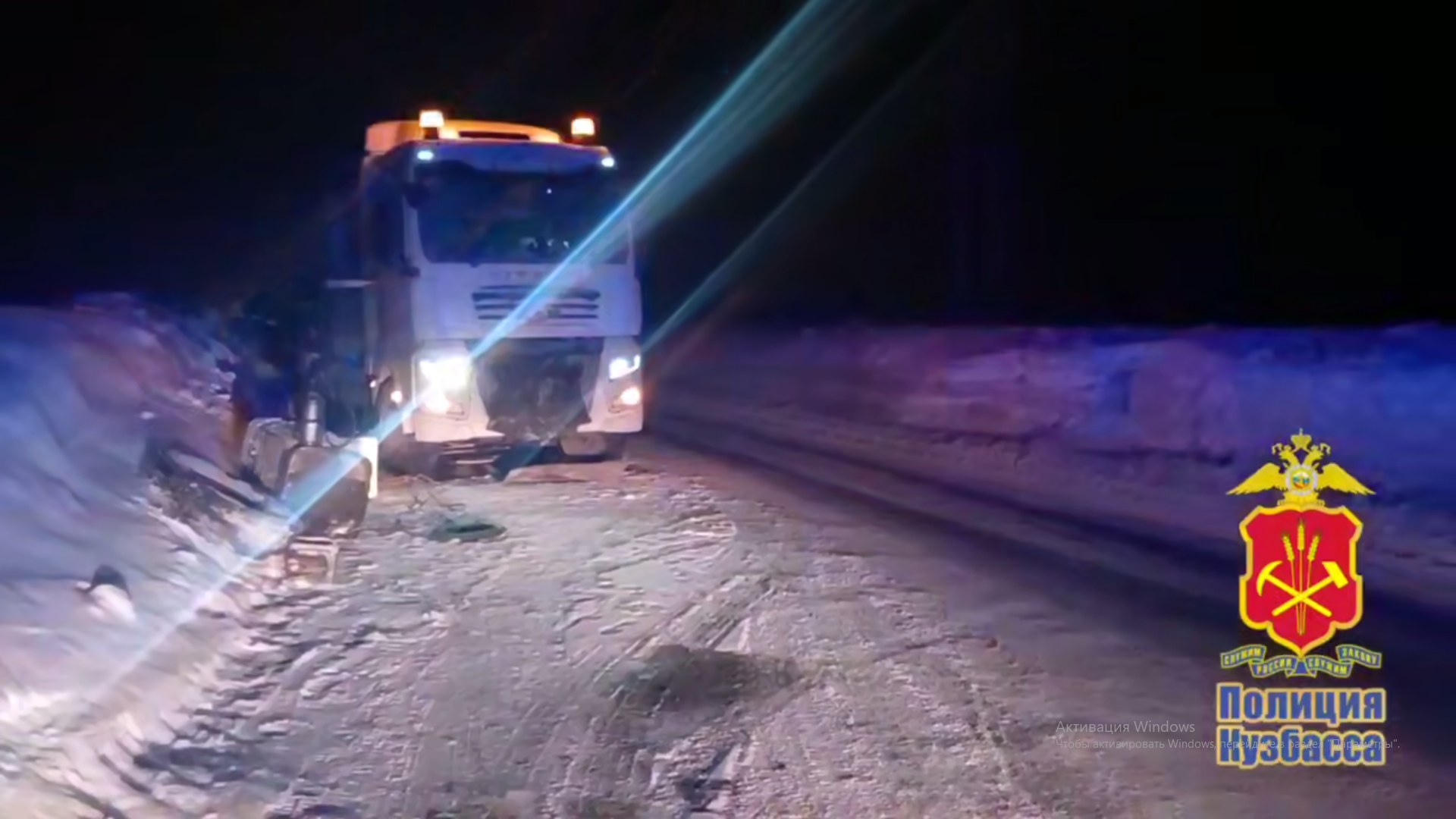 В Кузбассе водитель сломавшейся фуры застрял на трассе на 10 дней