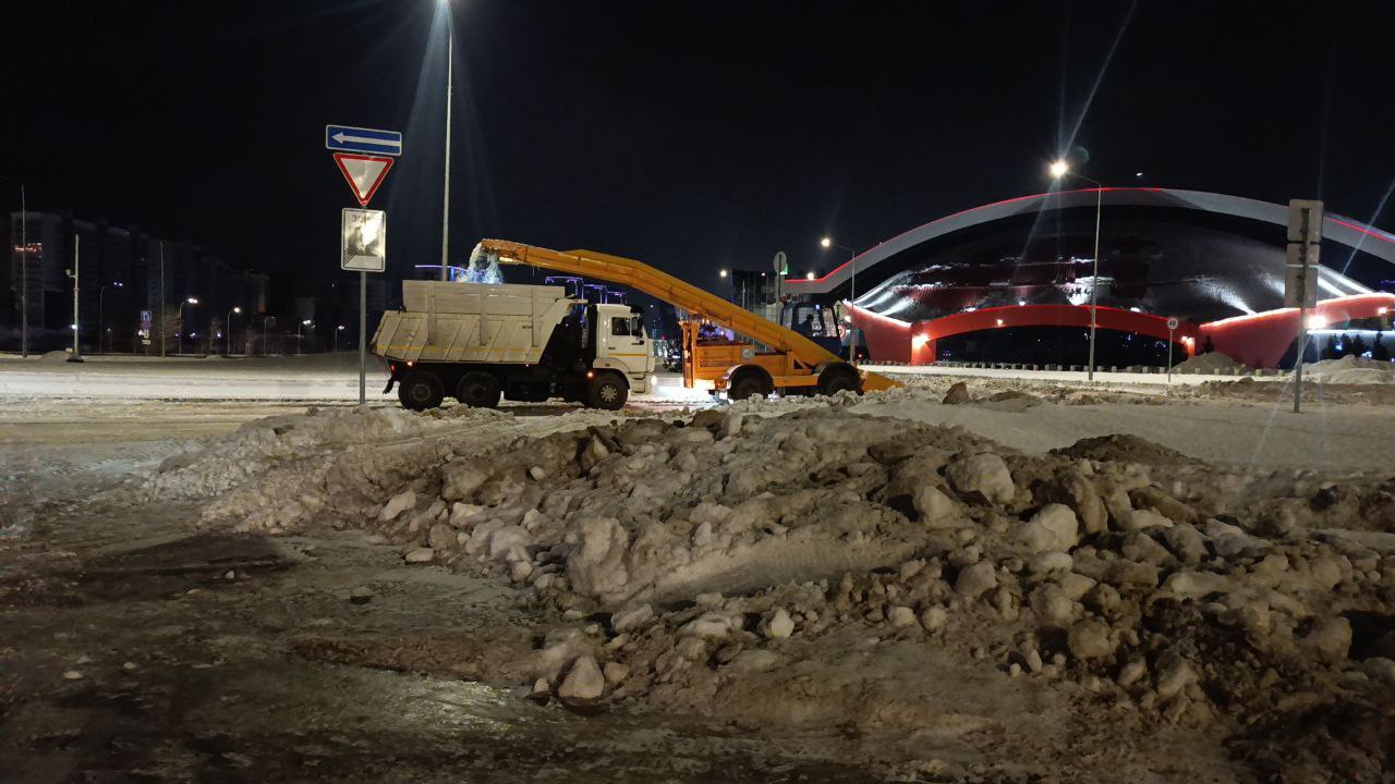 За сутки кемеровские дорожники применили свыше 300 тонн противогололедной смеси