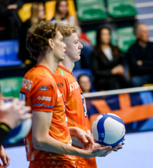 Волейбольный «Кузбасс» всухую проиграл «Динамо-Уралу»