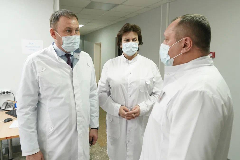 Губернатор проверил  подопечных психоневрологического интерната в Прокопьевской больнице