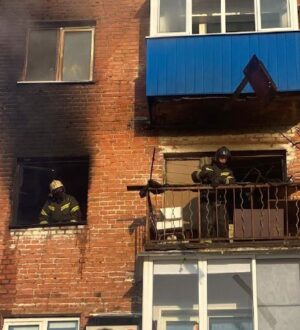 В Новокузнецке на пожаре спасли 9 человек, в том числе троих детей