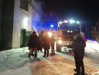В Ленинске-Кузнецком из горящего дома спасли трех жильцов