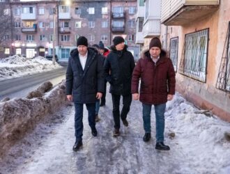 Мэр Кемерова оценил оледеневшие кемеровские тротуары