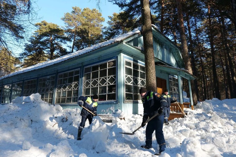В Рудничном бору Кемерова готовятся к разбору старого здания спортшколы