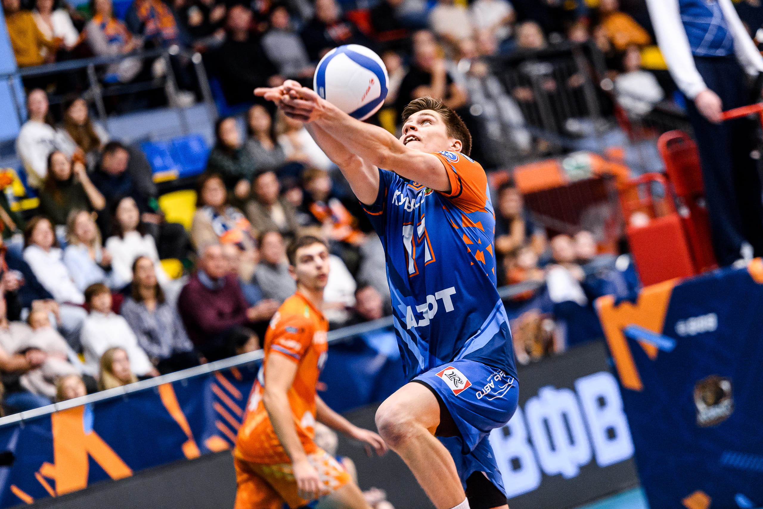 Волейбольный «Кузбасс» дома проиграл казанскому «Зениту» в трех сетах