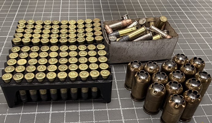 Кузбассовцу грозит до пяти лет тюрьмы за незаконное хранение сотен патронов