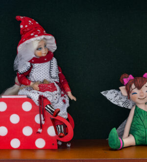 Персонажи из сказок, мишки Тэдди и милые зверюшки: новокузнецкий клуб «Кукломагия» приглашает на интересную выставку