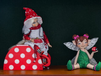 Персонажи из сказок, мишки Тэдди и милые зверюшки: новокузнецкий клуб «Кукломагия» приглашает на интересную выставку