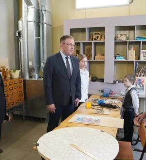 Илья Середюк встретился с педагогами и воспитанниками Новоромановской ДШИ