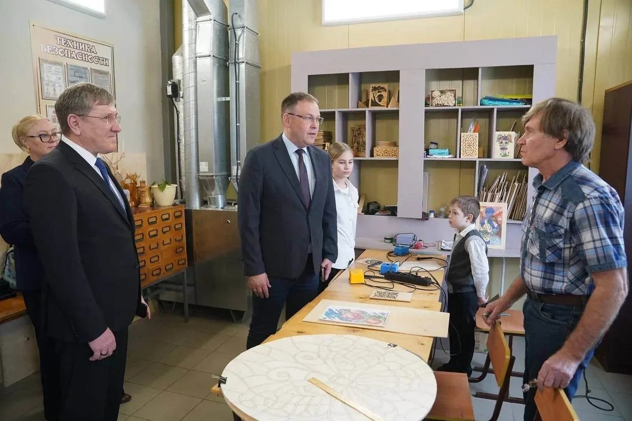 Илья Середюк встретился с педагогами и воспитанниками Новоромановской ДШИ