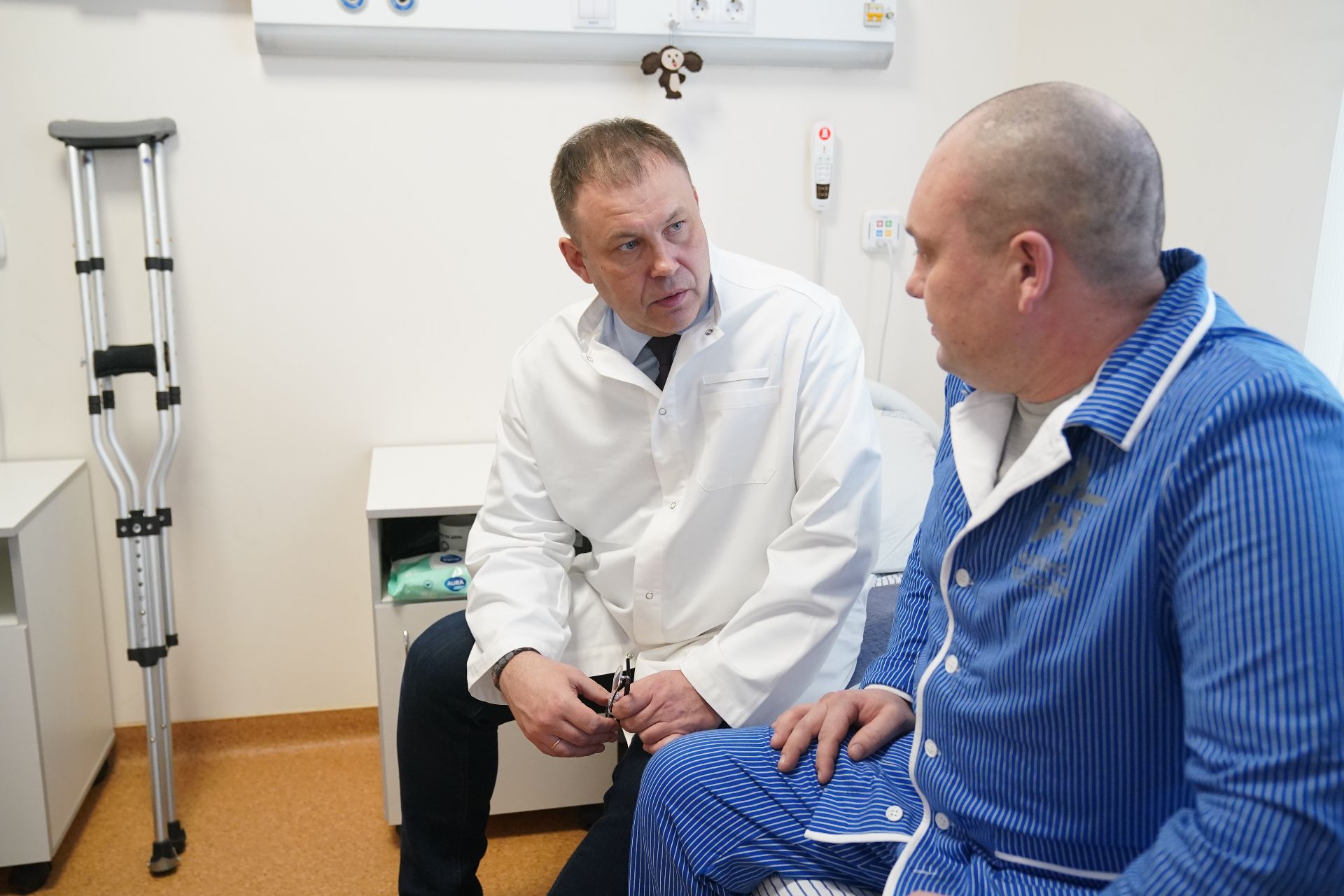 Губернатор Кузбасса навестил проходящих лечение в госпитале Юрги бойцов СВО