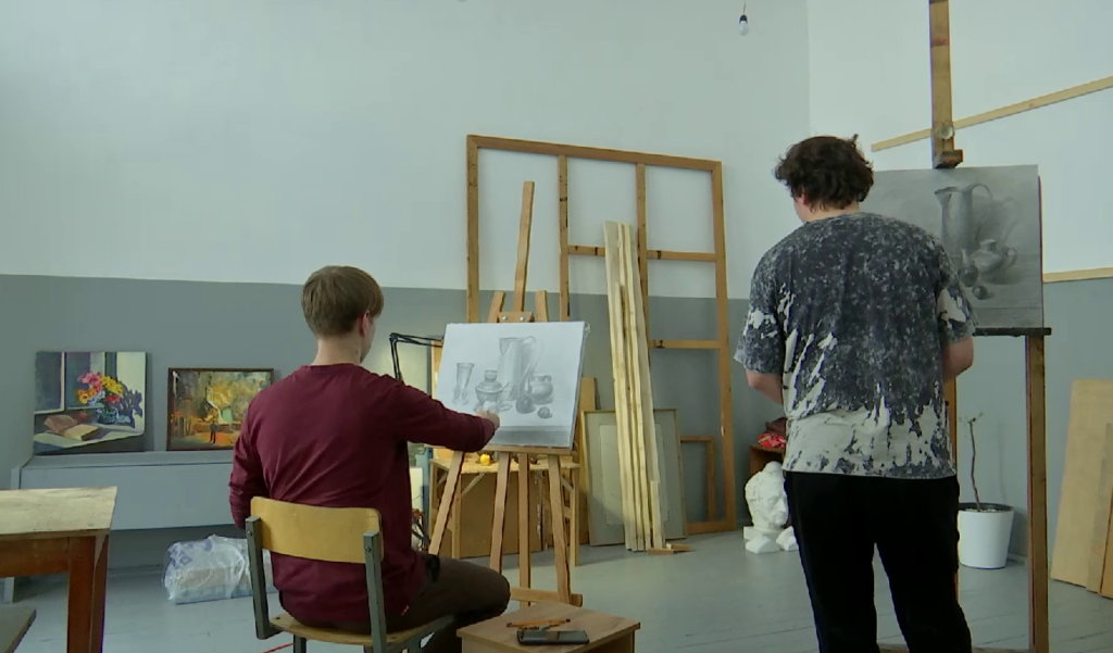 В Новокузнецке семь молодых художников, чтобы творить, объединились под одной крышей