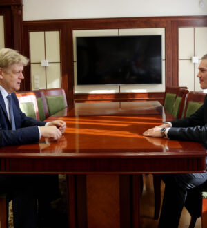 Анатолий Серышев обсудил с участником программы «Время героев» итоги второго этапа стажировки в аппарате полпреда