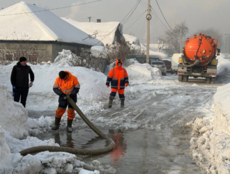 В Заводском районе Кемерова прорвало трубопровод