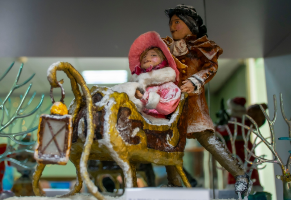 В Прокопьевске открыли выставку «Сказки, рожденные морозом»