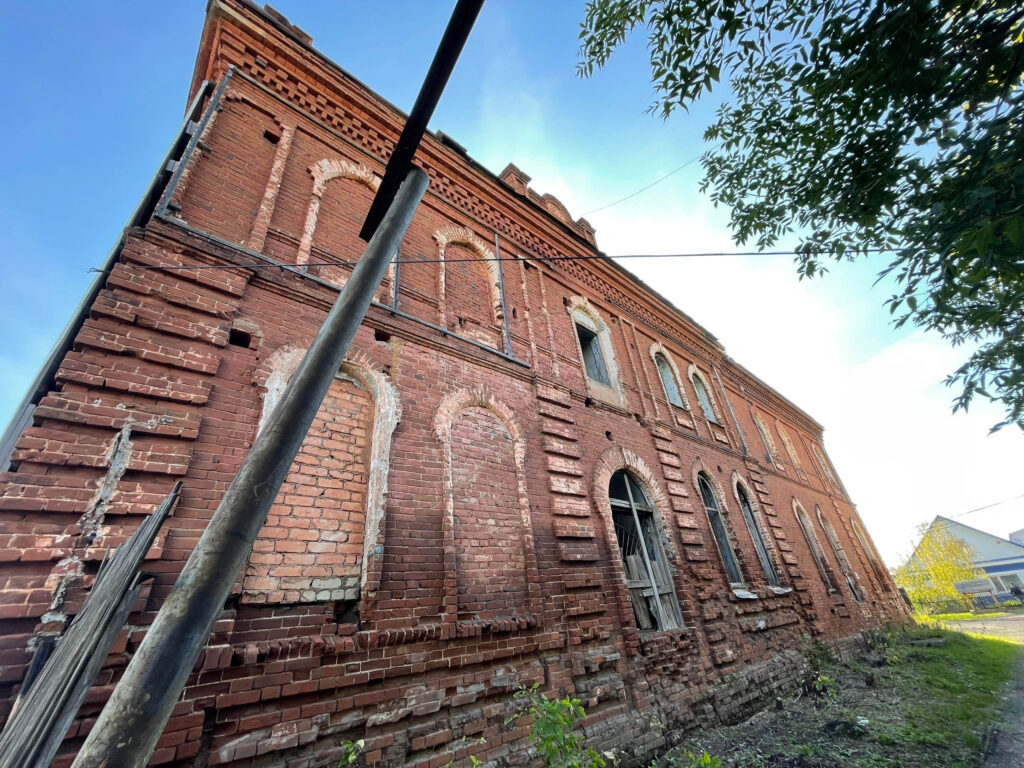 Ретроспектива: уникальное и почти утраченное здание синагоги в Мариинске