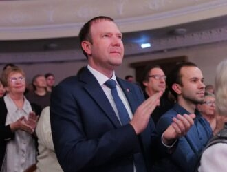 Арифметическая эквилибристика: мэру Кемерова снизили оклад и увеличили надбавку