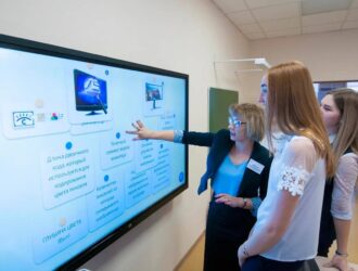 «Их задача – не бумажки заполнять»: кузбасские учителя могут сообщить о лишней нагрузке в Роспотребнадзор