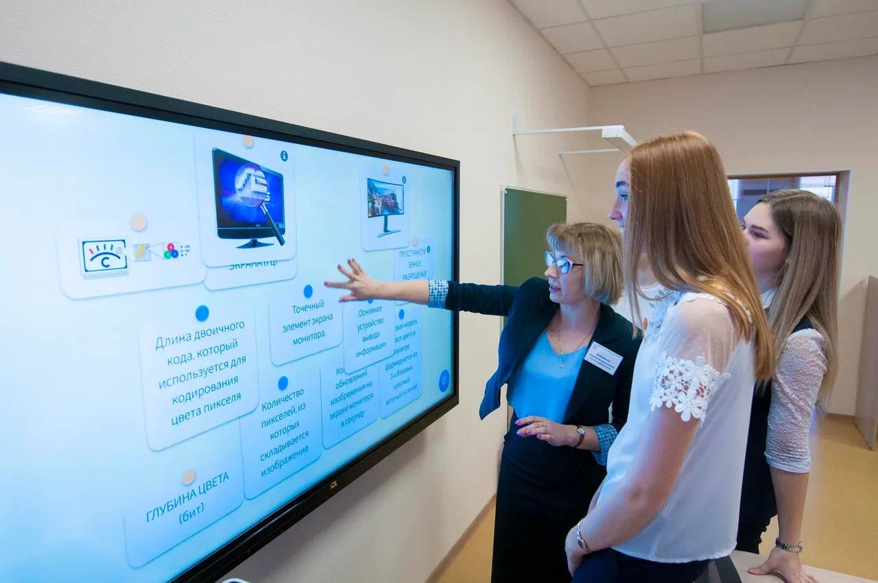 «Их задача – не бумажки заполнять»: кузбасские учителя могут сообщить о лишней нагрузке в Роспотребнадзор