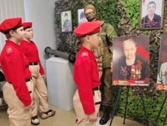 В Мысках открылась выставка, посвященная защитникам Отечества