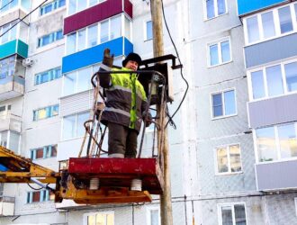 В Киселевске сильный ветер повредил уличное освещение