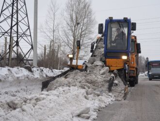 В Кемерове вывозят снег с улиц частного сектора во избежание весеннего потопа