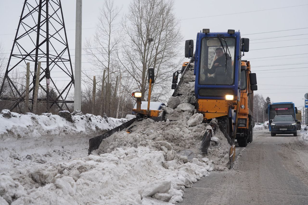В Кемерове вывозят снег с улиц частного сектора во избежание весеннего потопа