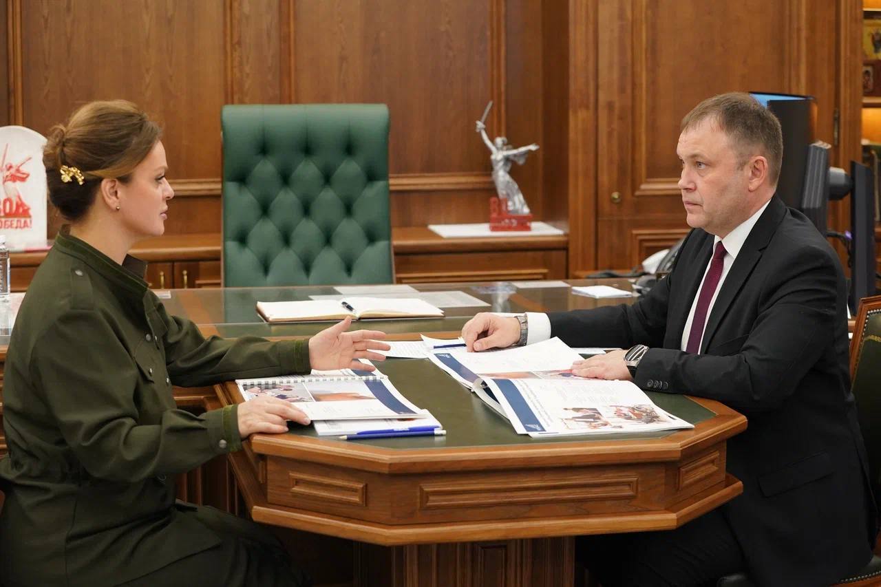 Илья Середюк и Анна Цивилева обсудили поддержку ветеранов СВО и их родных в Кузбассе