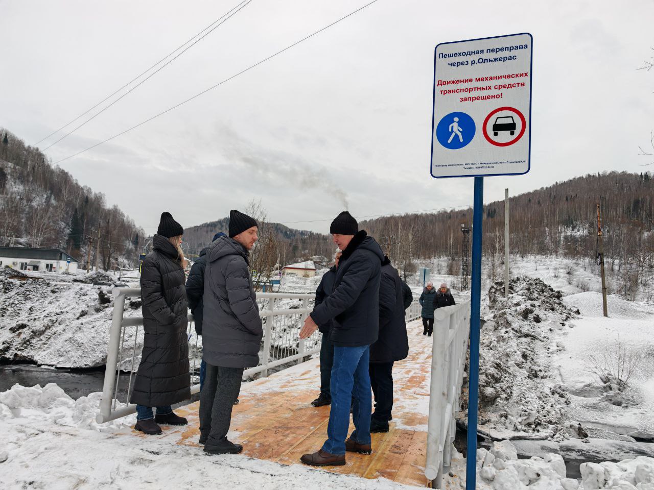В Междуреченске завершили монтаж моста через реку Ольжерас