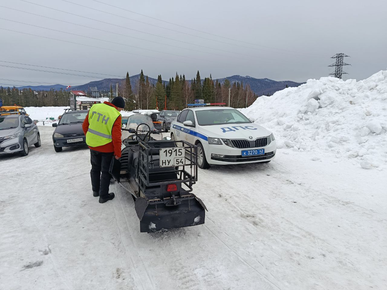 В Шерегеше сотрудники ГАИ и Гостехнадзора провели рейд по проверке сенгоходов