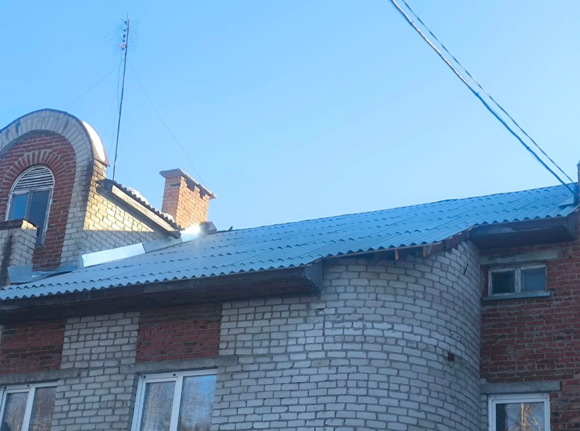 В Юрге восстановили проломившуюся от снега крышу