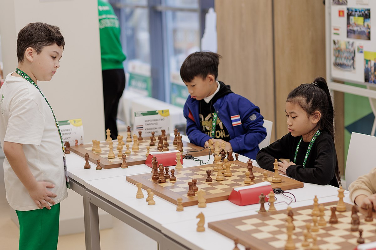 После шести туров на международном турнире «Кубок Интеллект академии» в Новокузнецке лидирует команда Казахстана