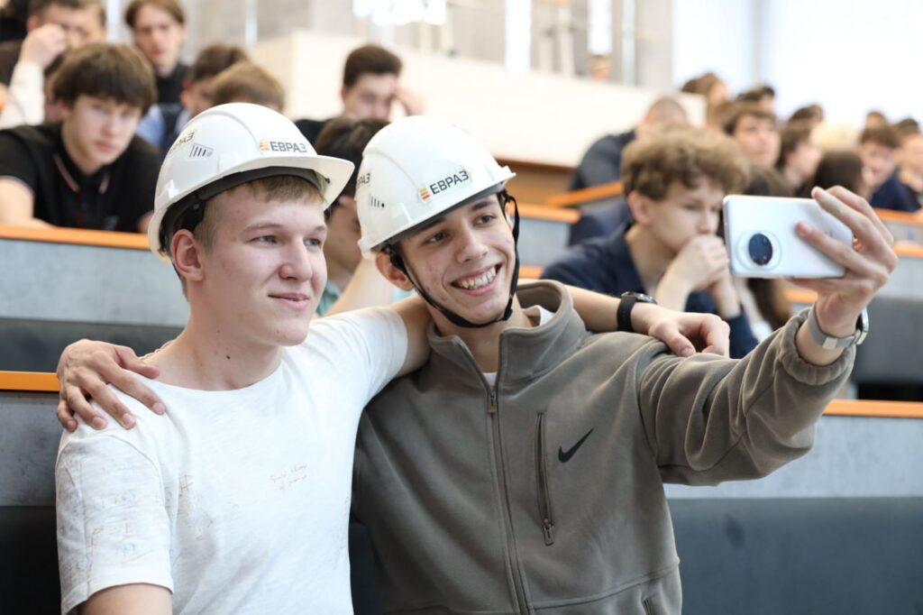 Кузбасс посетил популяризатор науки Дмитрий Побединский