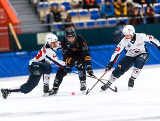 Хоккейный «Кузбасс» деклассировал «Старт» в первом матче ¼ финала Суперлиги