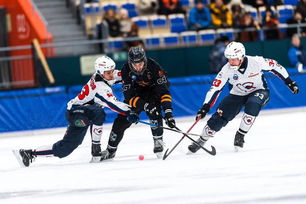 Хоккейный «Кузбасс» деклассировал «Старт» в первом матче ¼ финала Суперлиги