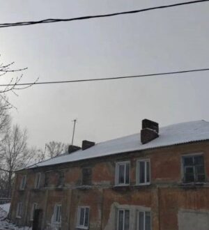 В Прокопьевске починили разрушенную скоплением снега крышу жилого дома