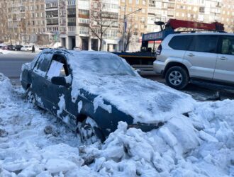 С улиц Новокузнецка начали вывозить автохлам