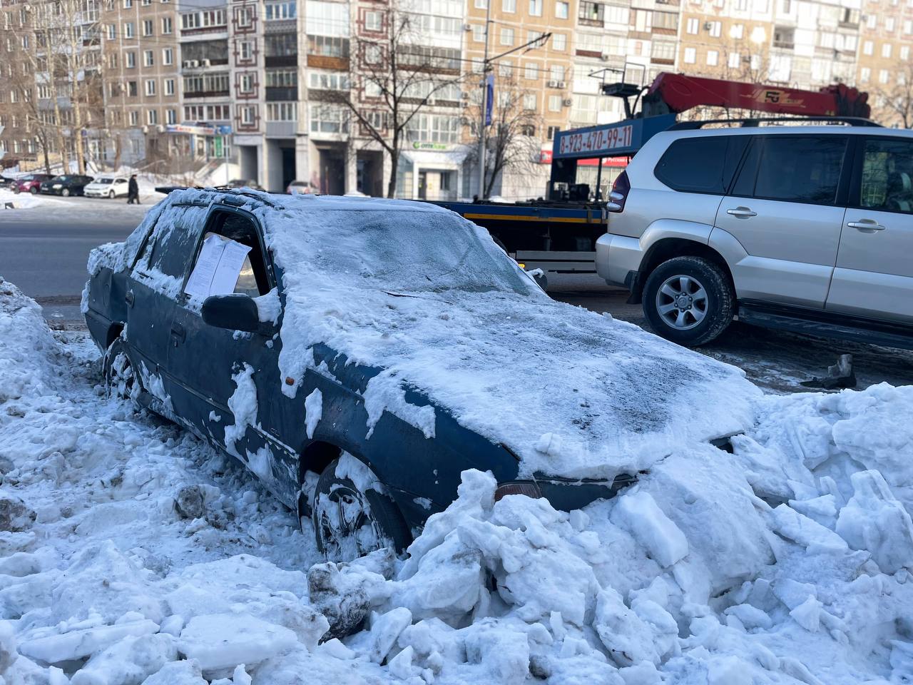 С улиц Новокузнецка начали вывозить автохлам