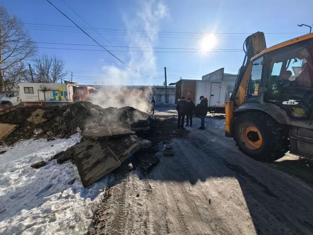 В Новокузнецке прорвало трубы на теплосетях