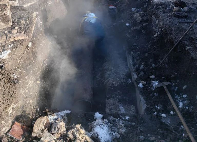 В дома новокузнечан вернули тепло после поломки на теплосетях