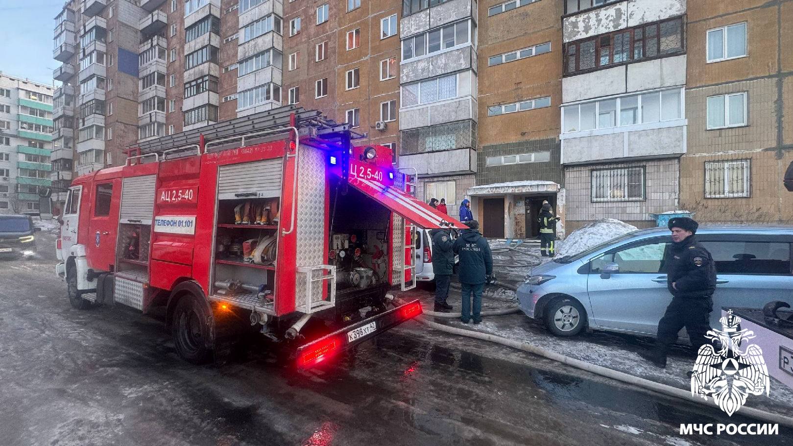 В Кемерове из горящего дома спасли 14 человек