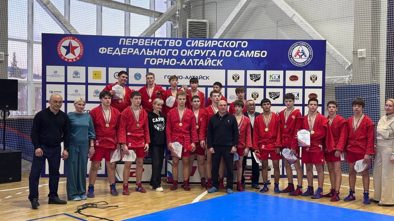Девять медалей завоевали кузбасские самбисты на первенстве СФО