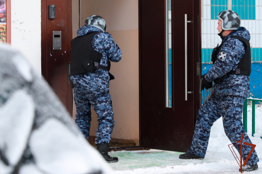 В Новокузнецке задержали жителя Новосибирска по подозрению в ножевом ранении знакомого