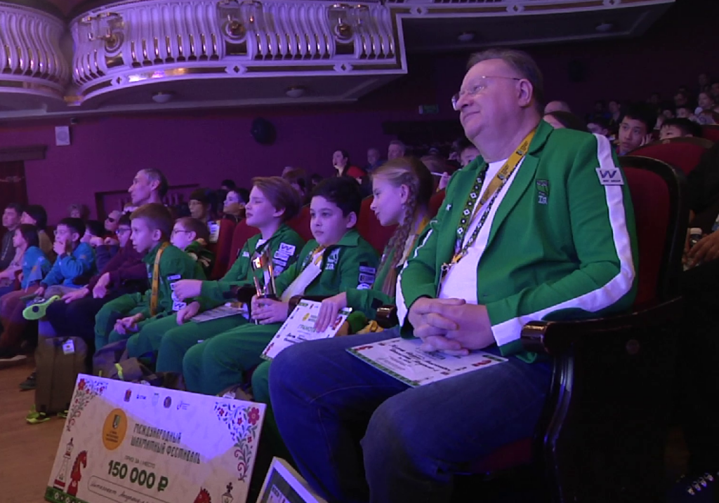 В Новокузнецке победителем шахматного турнира «Кубок Интеллект Академии» стала команда Узбекистана