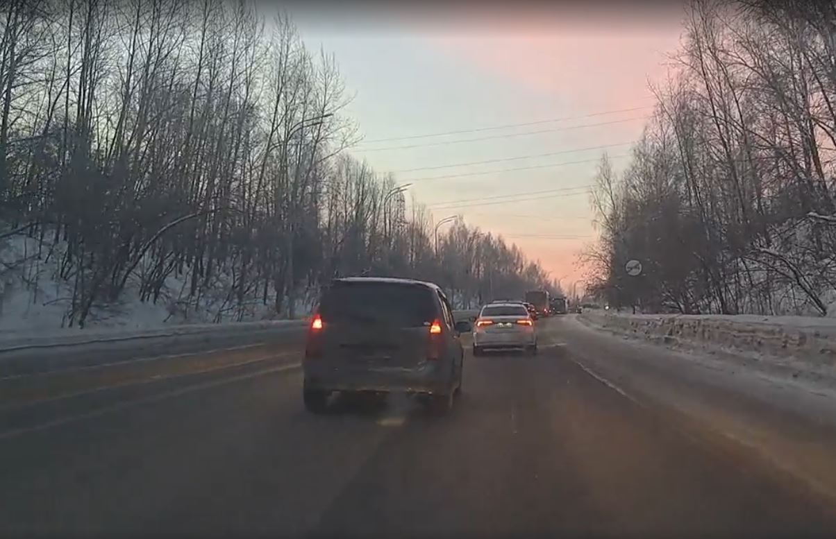 Работает «скрытый патруль»: в Новокузнецке определяли нарушителей, выезжавших на встречку