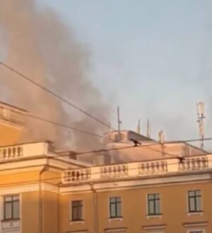 В Новокузнецке загорелся ДК «Алюминщик»